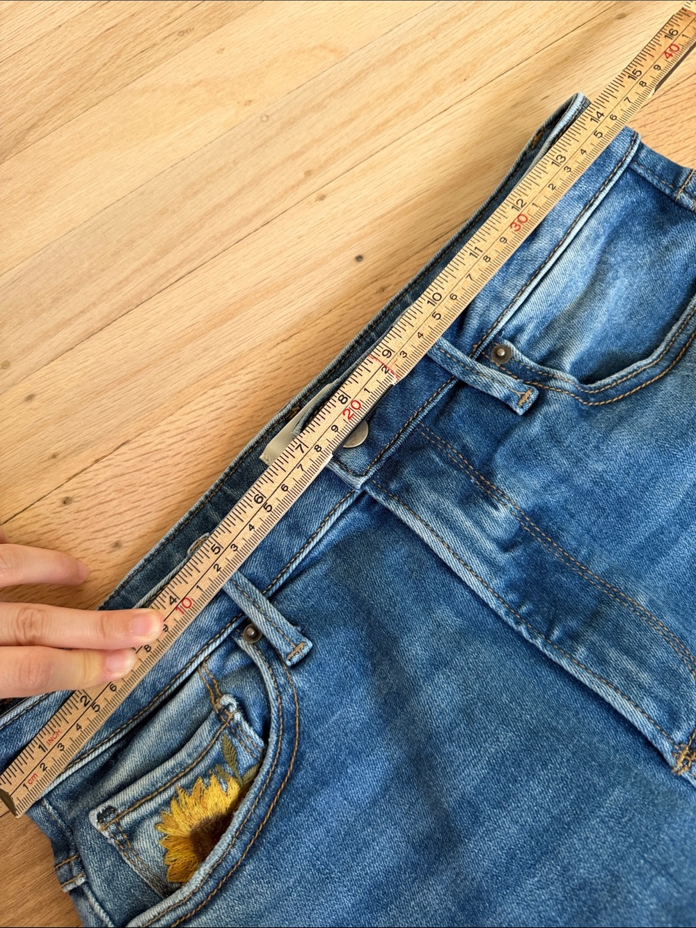 Driftwood Clara Sunflower Floral Embroidered Flare Jeans Size 27 Boho Festival - Picture 7 of 9